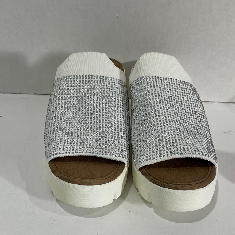 bernie mev. White and Silver Sandals